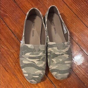 Camouflage toms